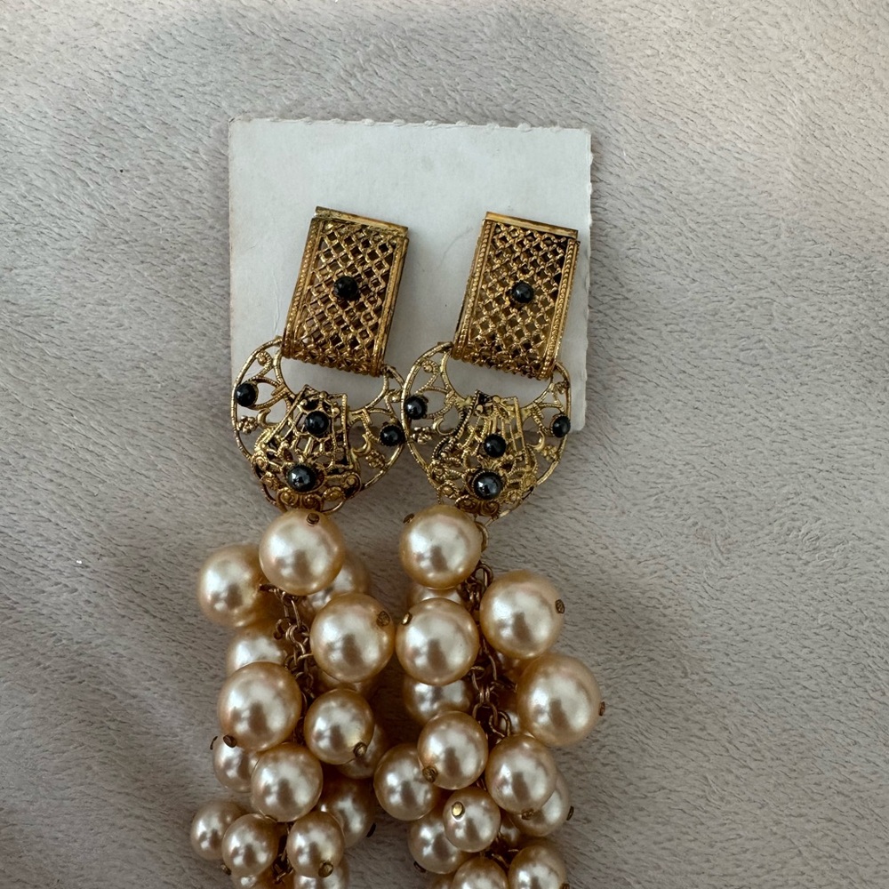 Elegant Gold and Pearl Drop Earrings